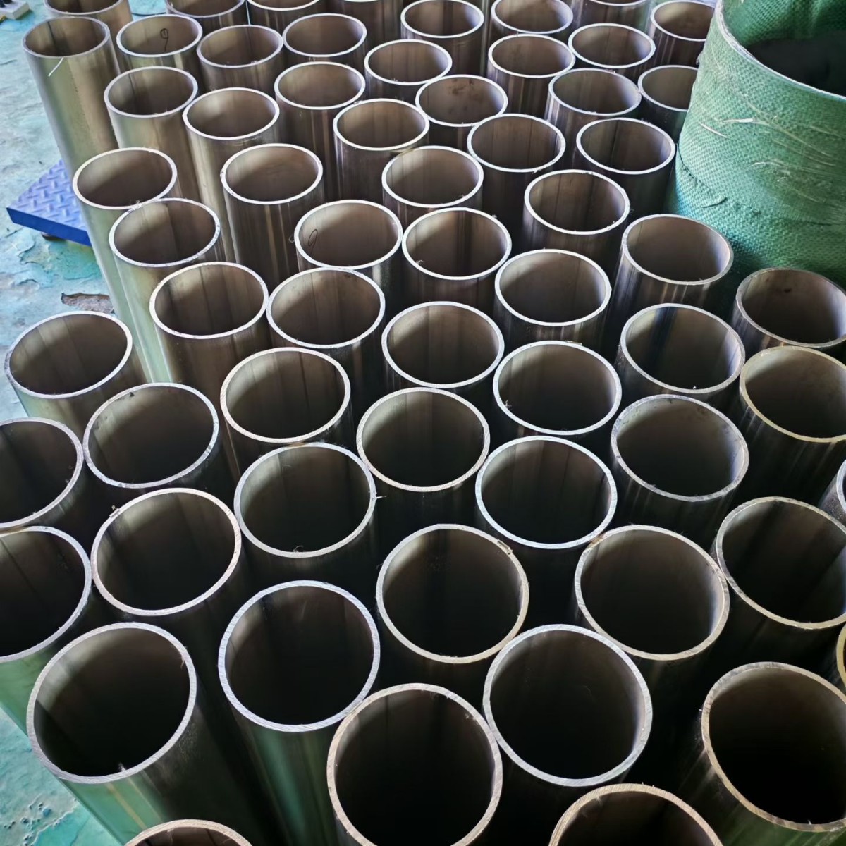 Titanium Welded Pipes Titanium Alloy Welded Pipes Industrial Large Diameter Titanium Alloy Pipes Sufficient Stock Various Specifications and Sizes