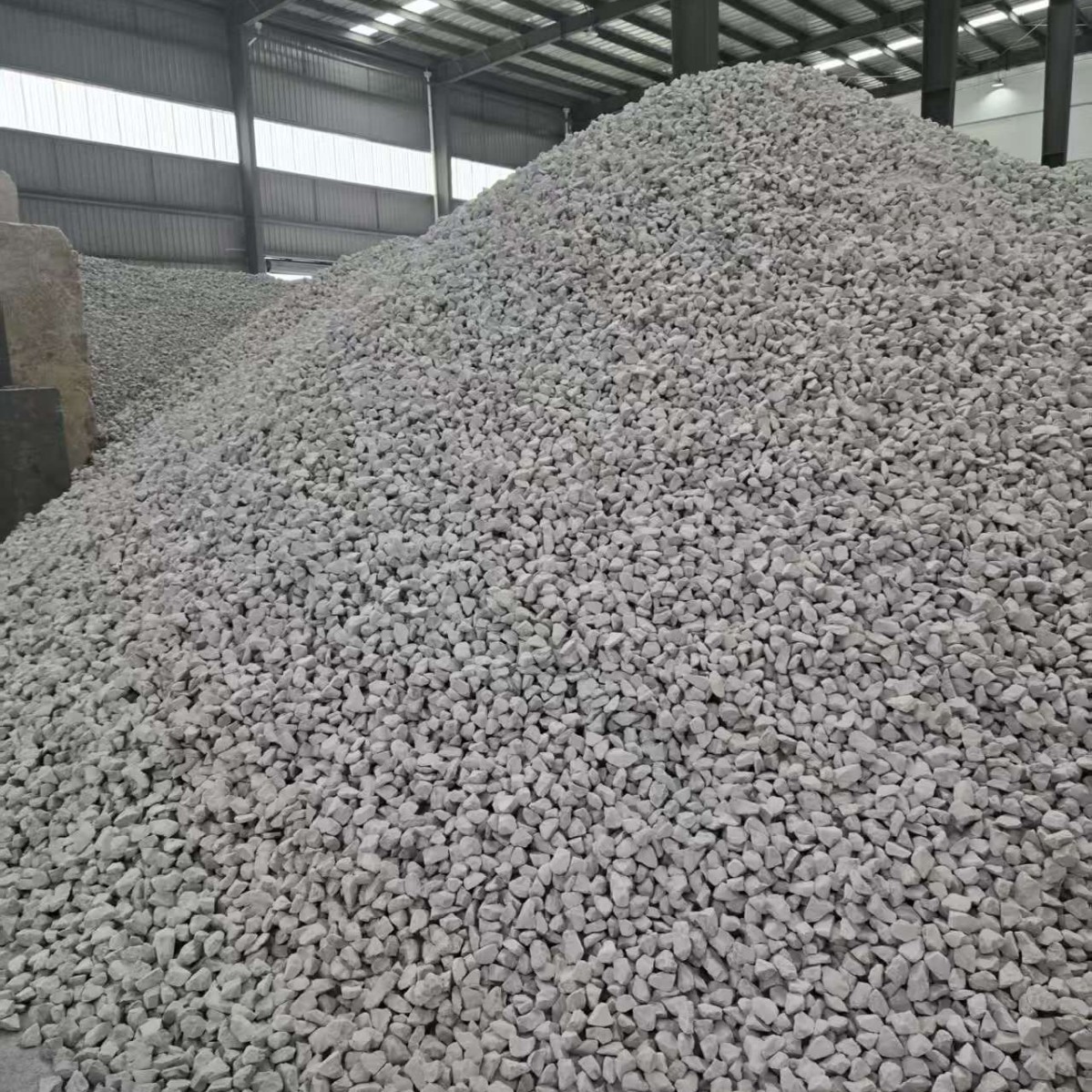Fish Pond Disinfection and Soil Improvement, Quicklime That Heats When Exposed to Water, Lime Blocks, Guizhou Sandu County Manufacturer Wholesale