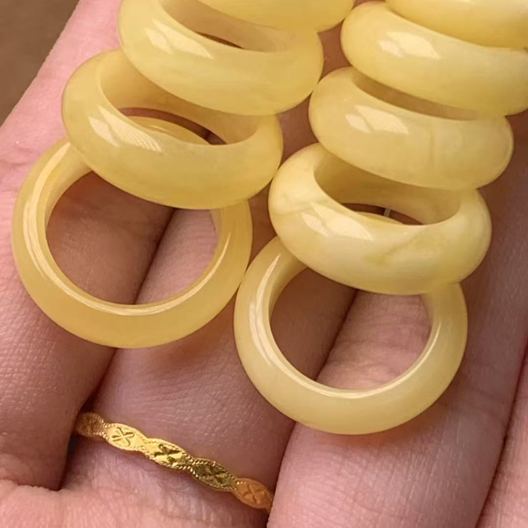 Natural Beeswax Russian Material Running Ring Accessories Chicken Oil Yellow Wax Rich Texture Clear Pattern Cultural Accessories Accessories Wholesale