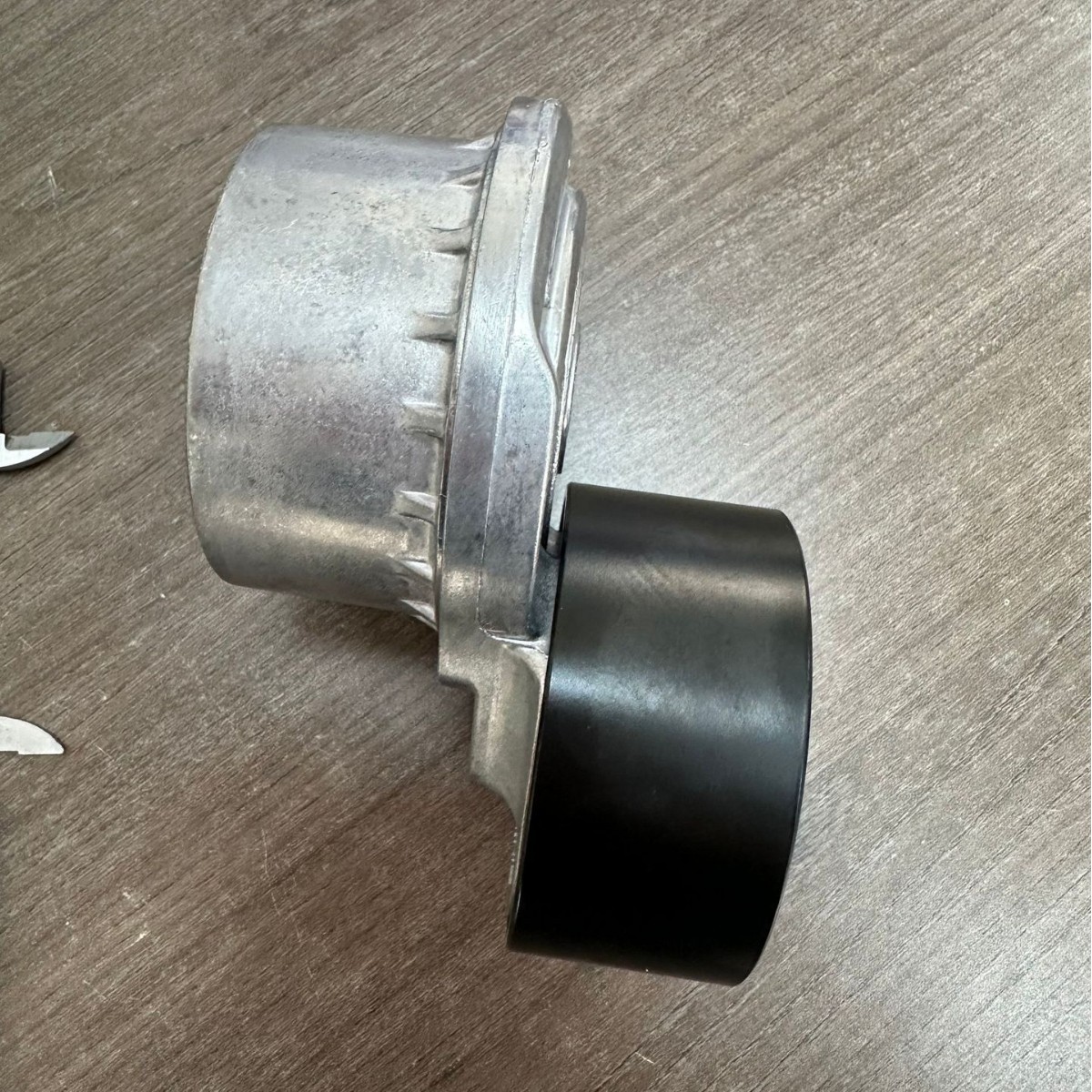 Heavy Duty Truck Mc07 Tensioner Pulley/Man D08 Tensioner Pulley 	 082V95800-7489 Tensioner Heavy