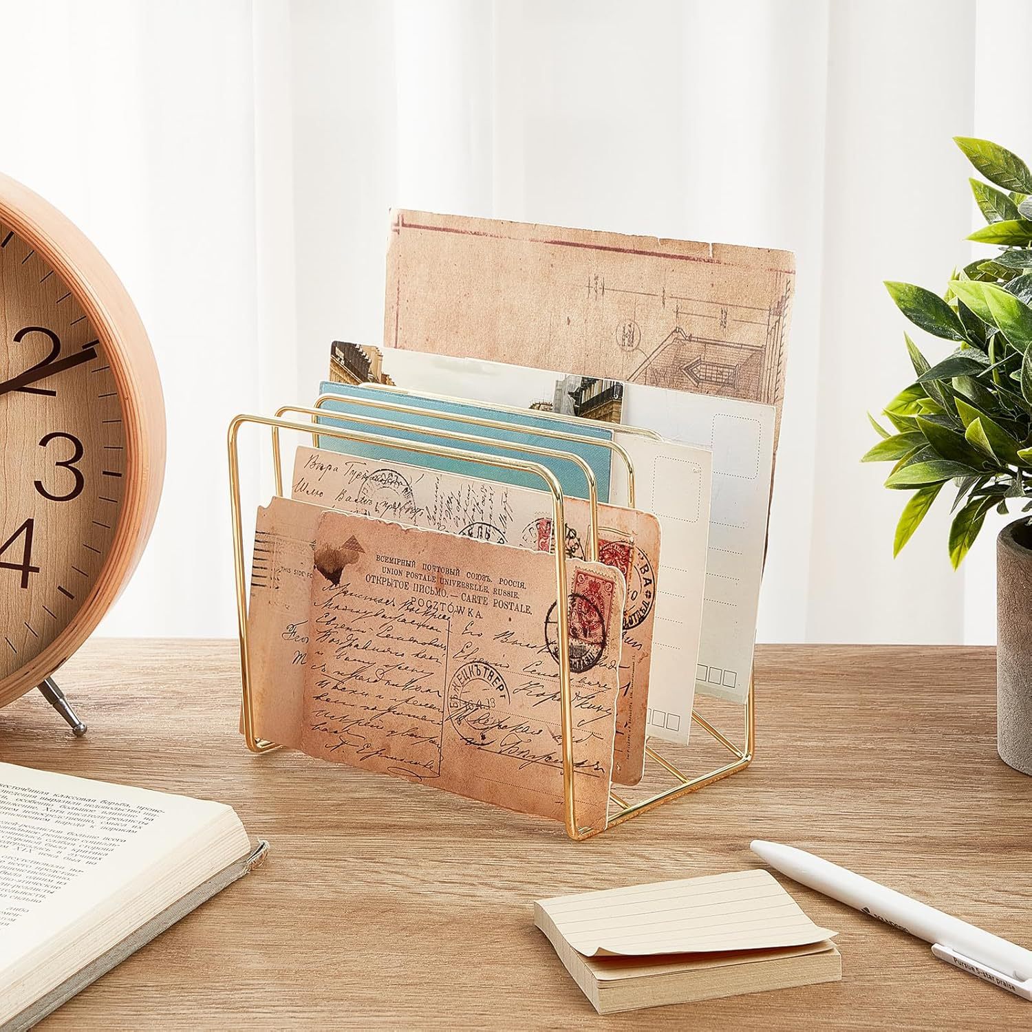 Modern Simple Scandinavian Style Desktop Golden Iron Bookshelf Magazine Rack File Rack Bookend