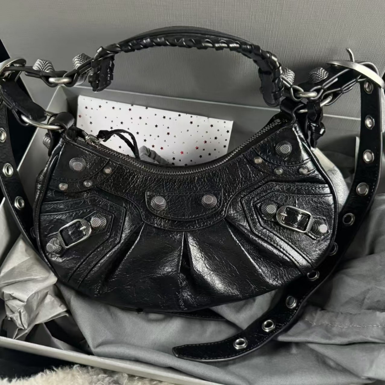 25 Новая женская сумка мотоциклетная, сумка подмышка, заклепки, кисточки, три в одном, полукруглая, складная, из коровьей кожи, через плечо