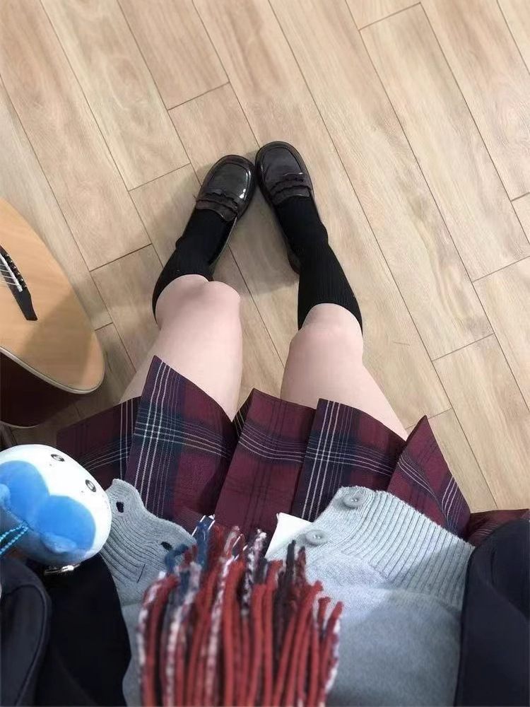 Factory wholesale JK plaid skirt fog sea apricot pine blue student A- shaped skirt pepper small rose red pleated