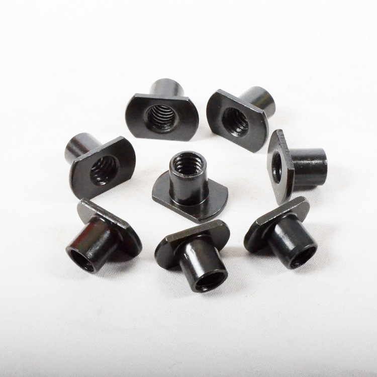 Гайка в форме T, черное оцинкованное покрытие