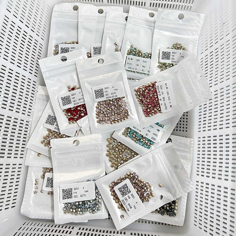 Dongzhou 4mm color small round tip high quality K9 pointed bottom glass drill nail drill slip drill DIY jewelry accessories wholesale