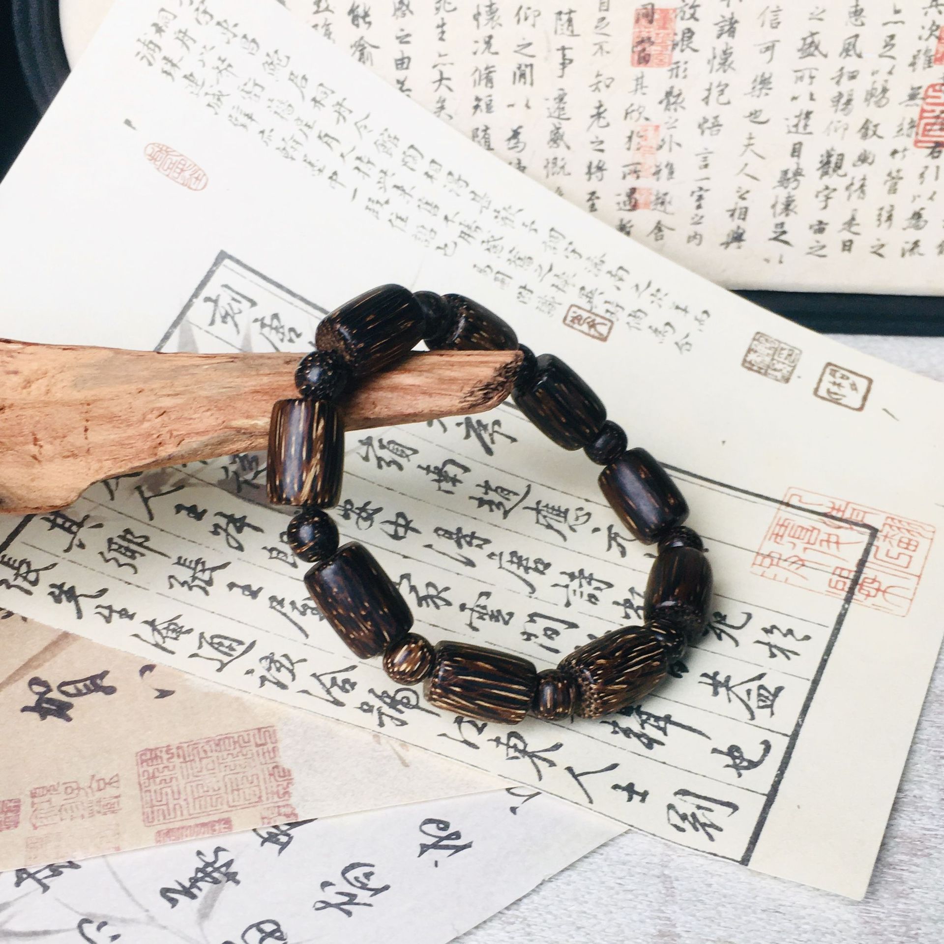 Bucket-Shaped Hainan Venus Agarwood Bracelet