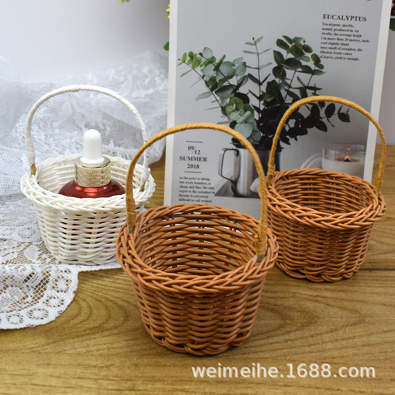 Hand Basket Mini Basket Imitation Rattan Woven Basket Plastic Imitation Rattan Wall Hanging Basket Balcony Living Room Decoration Flower Arrangement Basket Hand Basket
