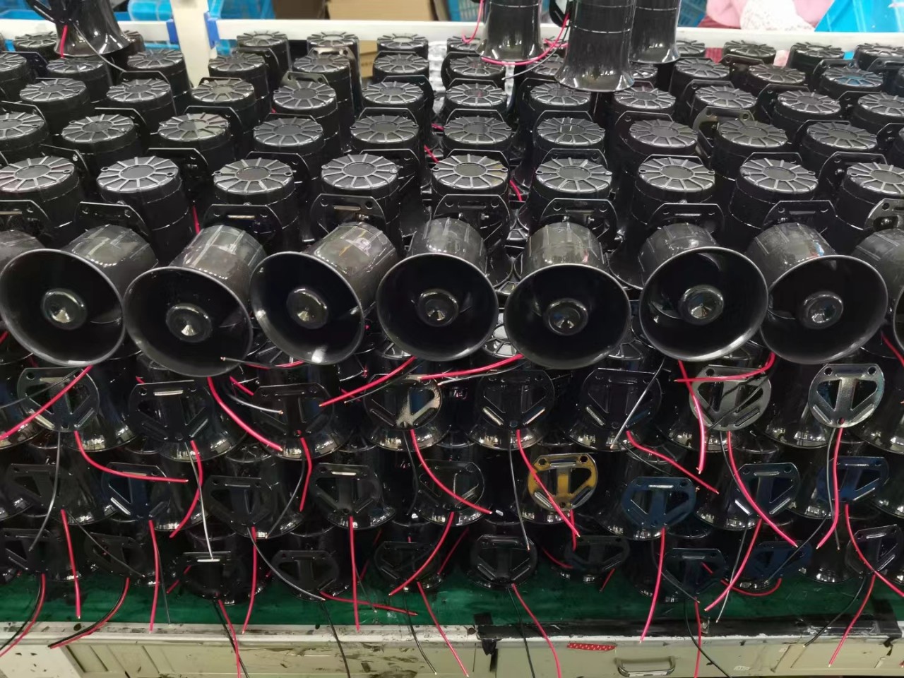 Harvester tractor agricultural tricycle 12V24V voice reversing horn with bracket, please pay attention to reversing