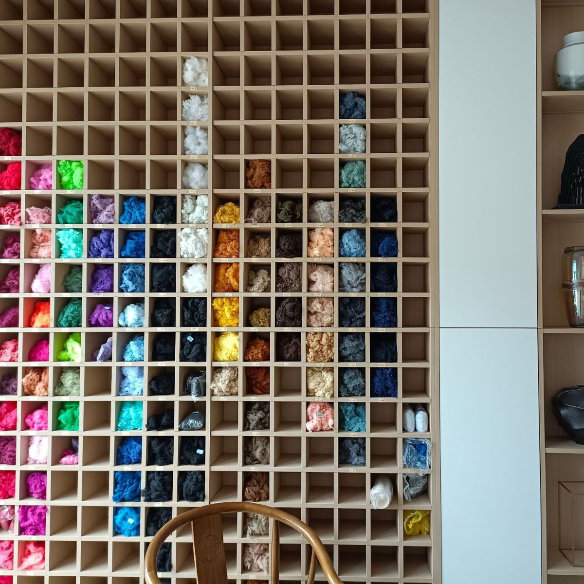 Various Colored Large Synthetic Fibers, Colored Nylon, Colored Acrylic, Colored Viscose, Colored Looped Wool, High-Quality Clear