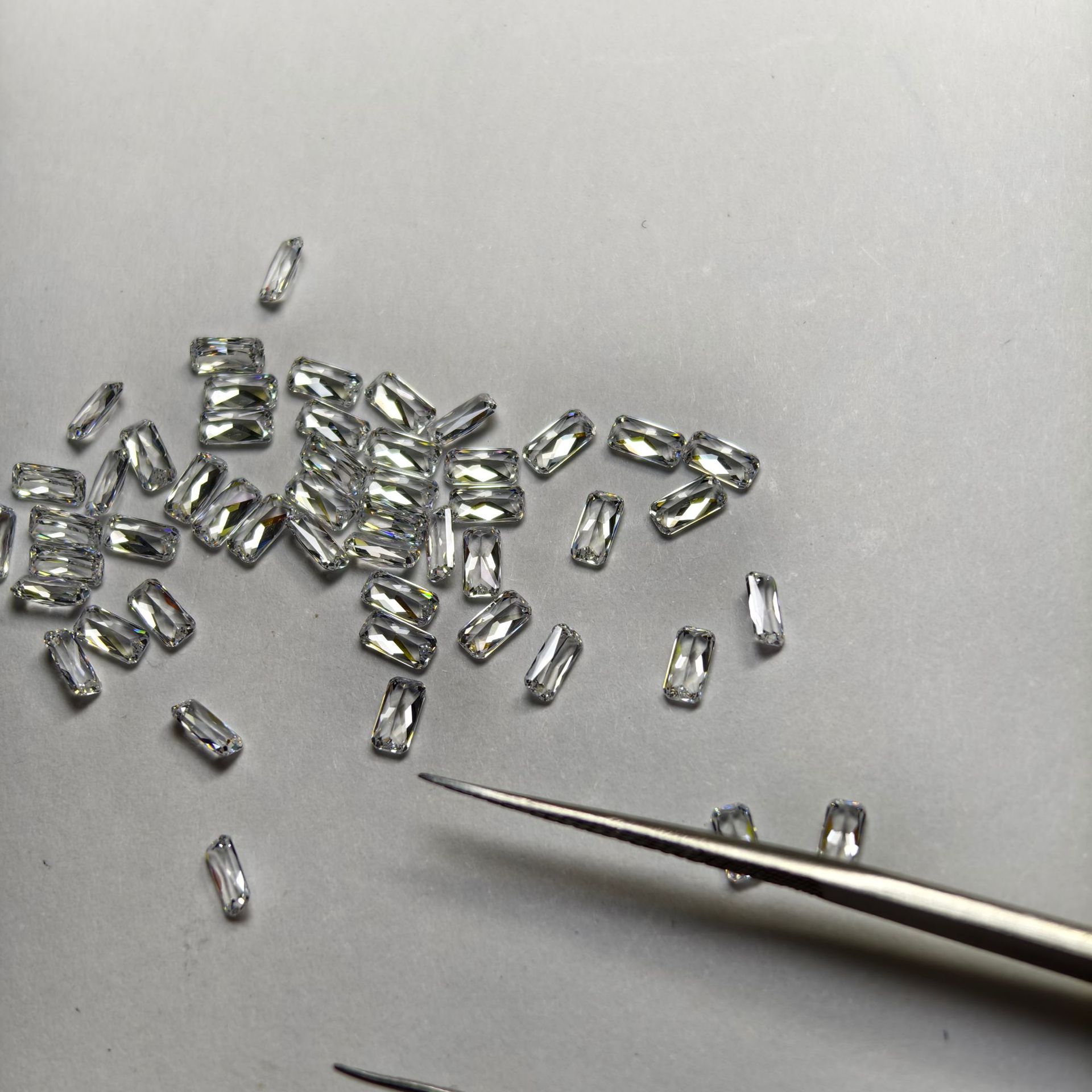 Sample-5A Sample Display Board Zircon Corundum Moissanite Colored Gemstones Various Cuts