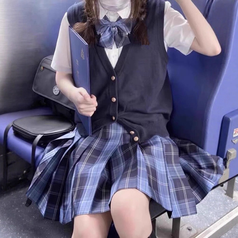 Japanese-Style College Knit Cardigan Sweater Vest for Women, School Style, Spring and Autumn Layering Versatile V-Neck Jk Solid Color Vest