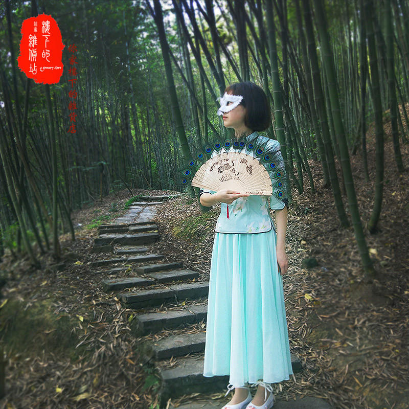 Peacock feather fan cheongsam catwalk Chinese folding fan incense wooden handle decorative hanging fan wedding ancient feather fan