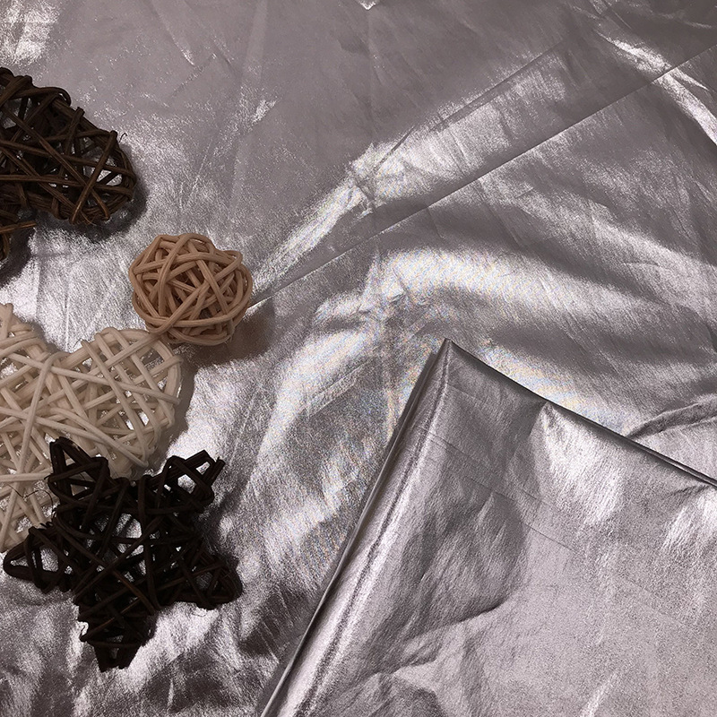 Processing 50D gilding fabric waterproof 300t spring spinning gilding plain metal fabric down jacket fabric