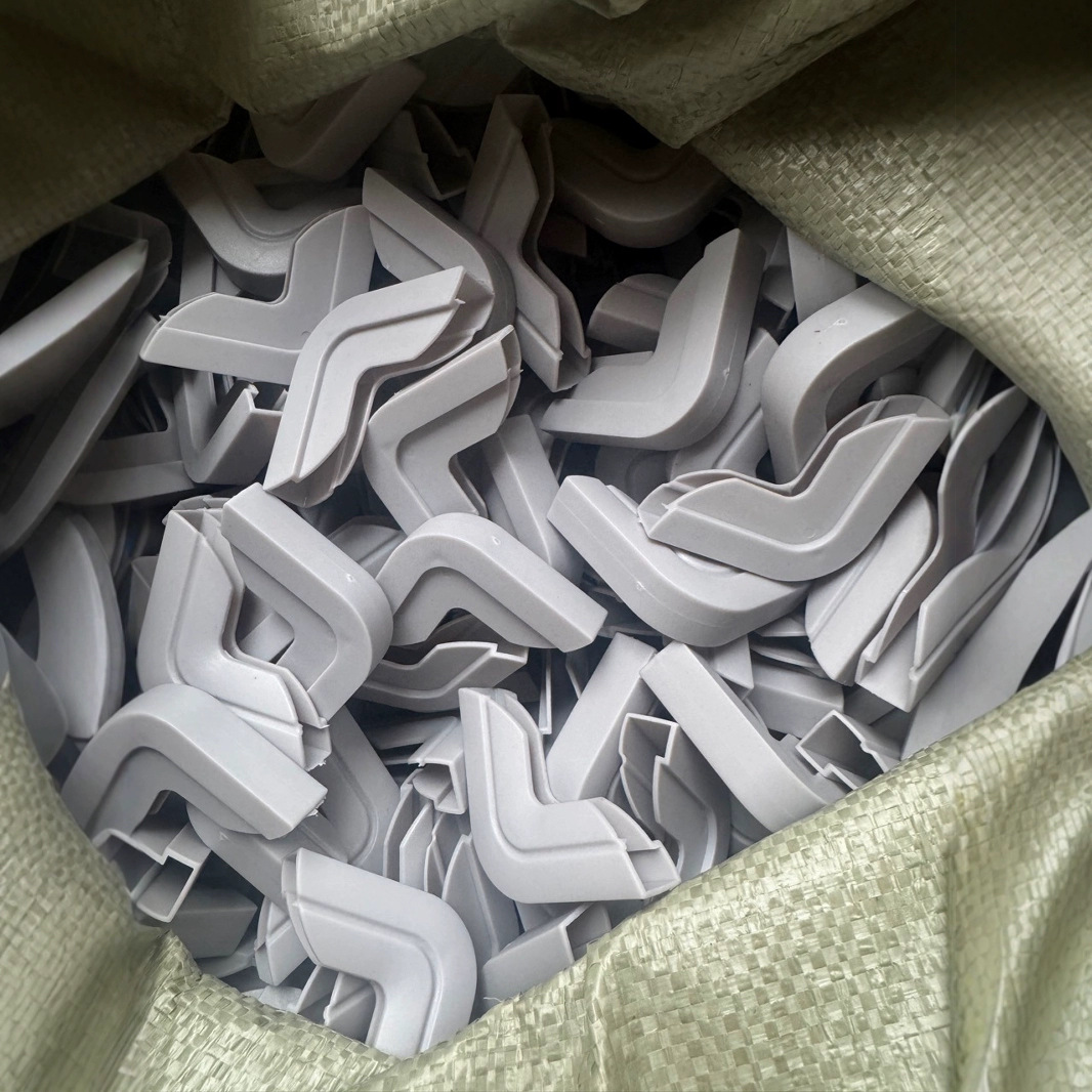 Hanging household magnetic whiteboard green board accessories single-sided blackboard double-sided corner protector plastic sun island corner manufacturers