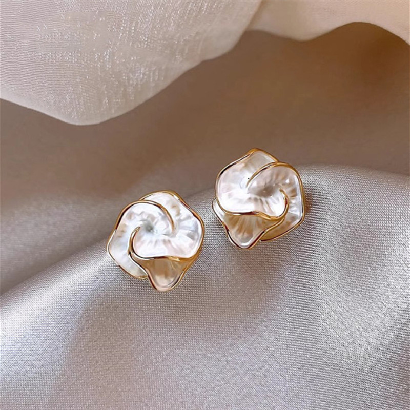 Korean Light Luxury Fashion Camellia Stud Earrings Ins Niche Design Minimalist Style Earrings Versatile High-End Earrings