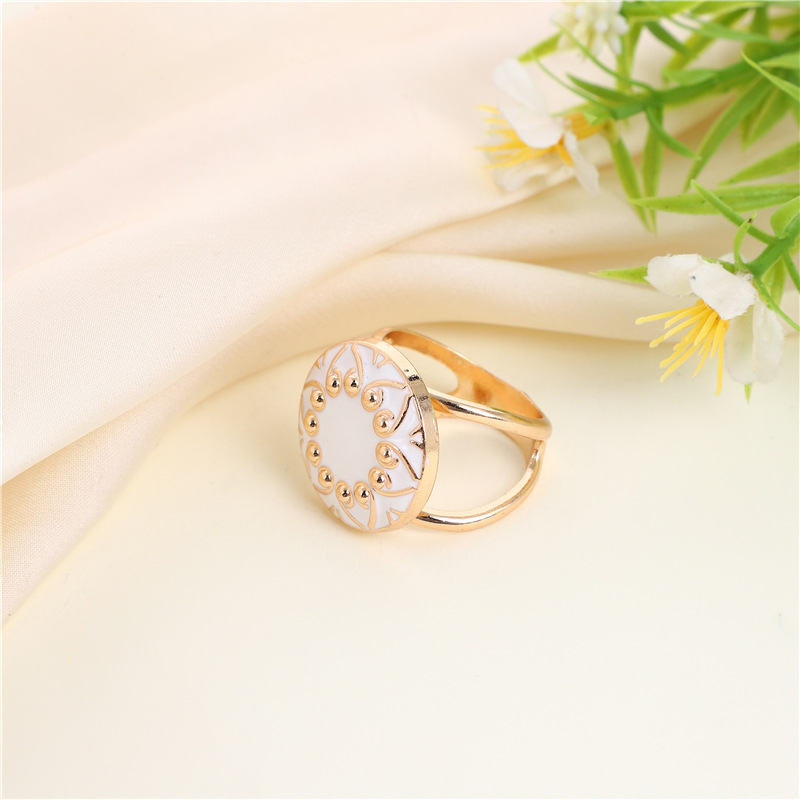 Shell Creative Pearl Silk Scarf Buckle Shirt Bow Tie Matching Decorative Buckle High-end Shirt Bow Tie Matching Fixed Decoration