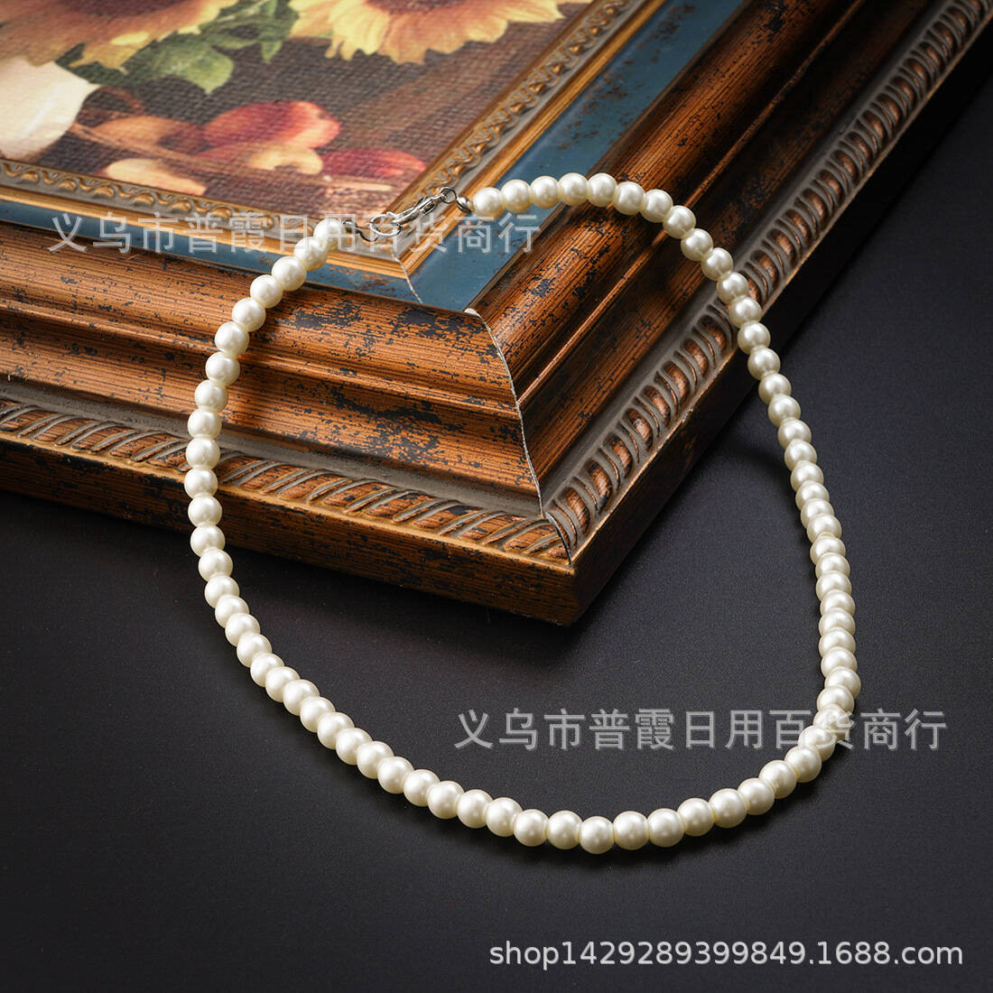 Ожерелье с геометрическими элементами, однослойное с кисточкой, универсальное, из стеклянных бусин