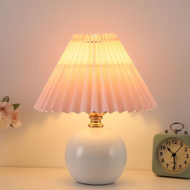 Nordic Ins Style Bedroom Bedside Lamp Net Red Light Girl Warm Nightlight High-end Ceramic Pleated Table Lamp