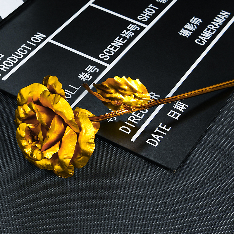 Delta Force Peripheral Gold-Etching Rose Model Red Wolf Cos Gold Foil Rose Ornament Toy Figure Gift