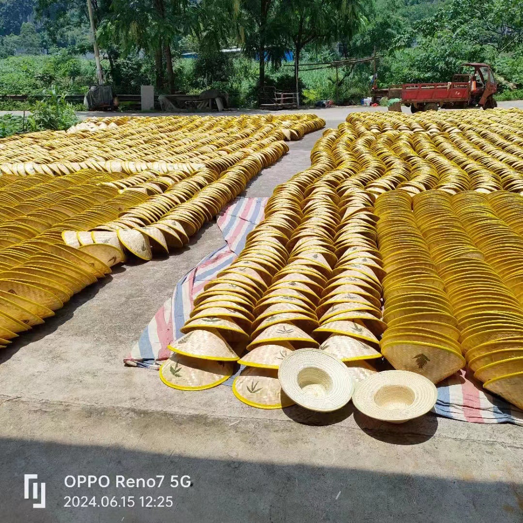 Source Manufacturer Bamboo Hat with Three Leaves for Tea Picking, Sun Protection, Rain Protection, Children's and Adult's Bucket Hat for Performance and Decoration