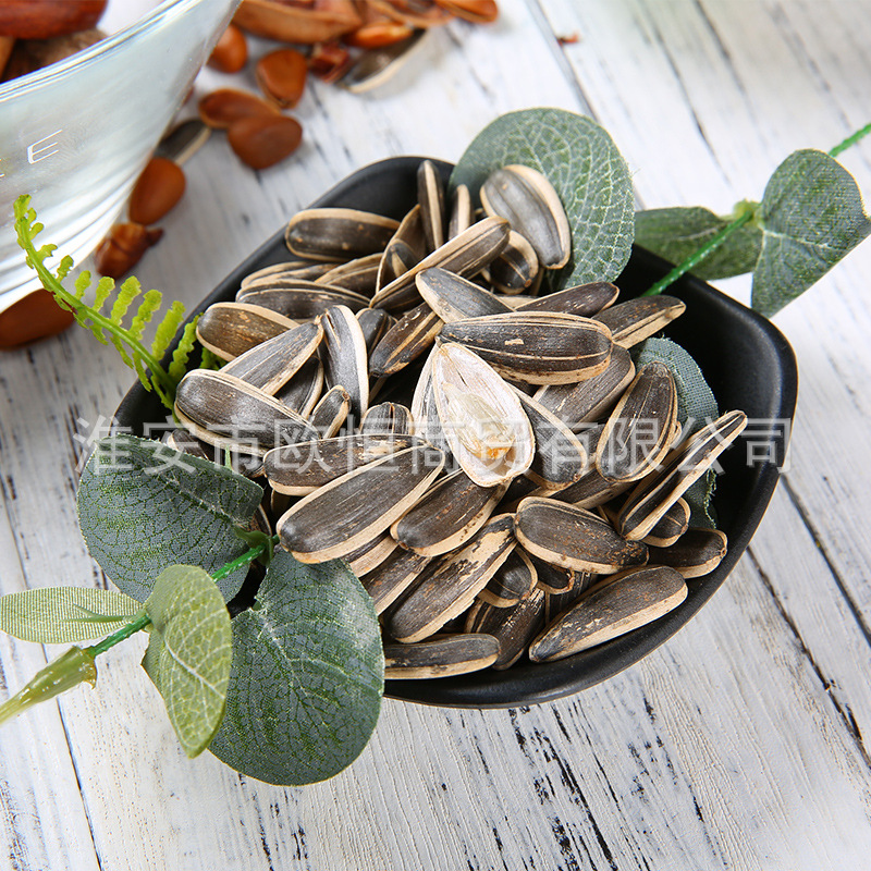 Qiaqia Spiced Melon Seeds Original Melon Seeds 80G/90G Bag Chacha Original Sunflower Seeds Wholesale Casual Snacks