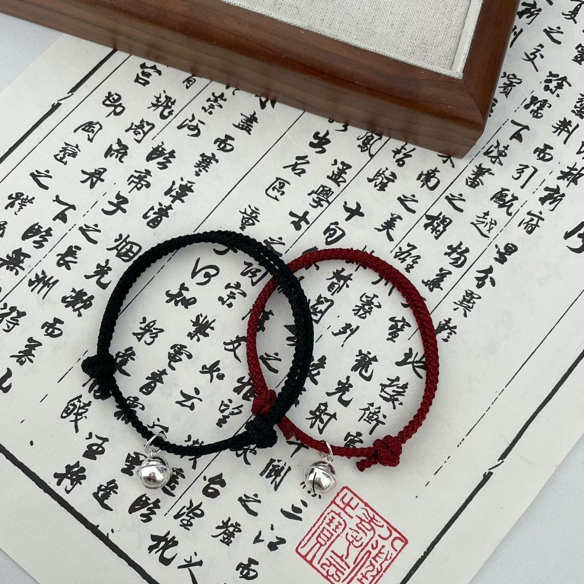 One-step Ins Bell Bracelet Simple Wine Red Hand White Hand Rope for Men and Women Couple Best Friend Student Gift
