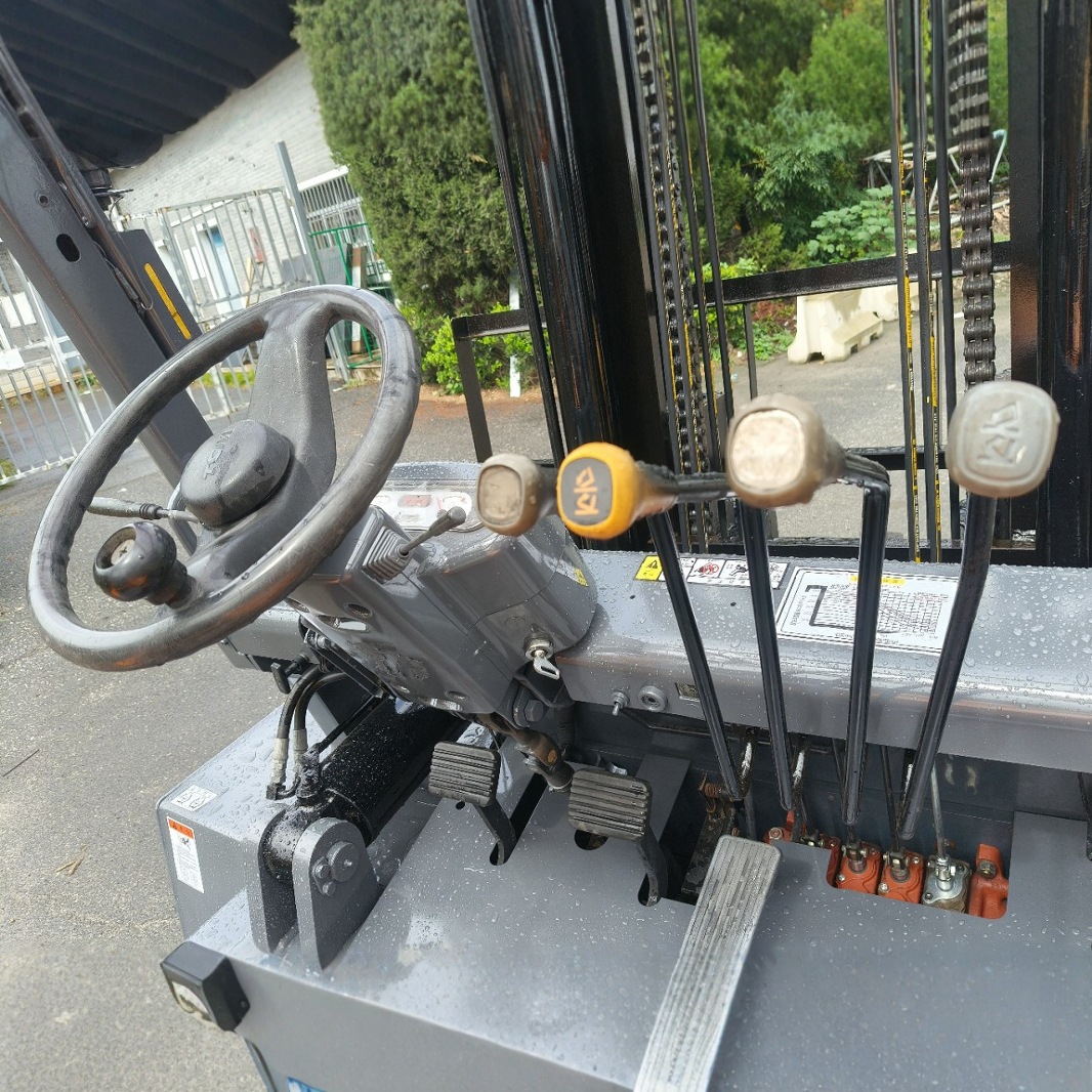 Ton Second-Hand Forklift Transfer 3m Low Price with Side Kltc Package Distribution M7 Spot Shift Raising Edusforift