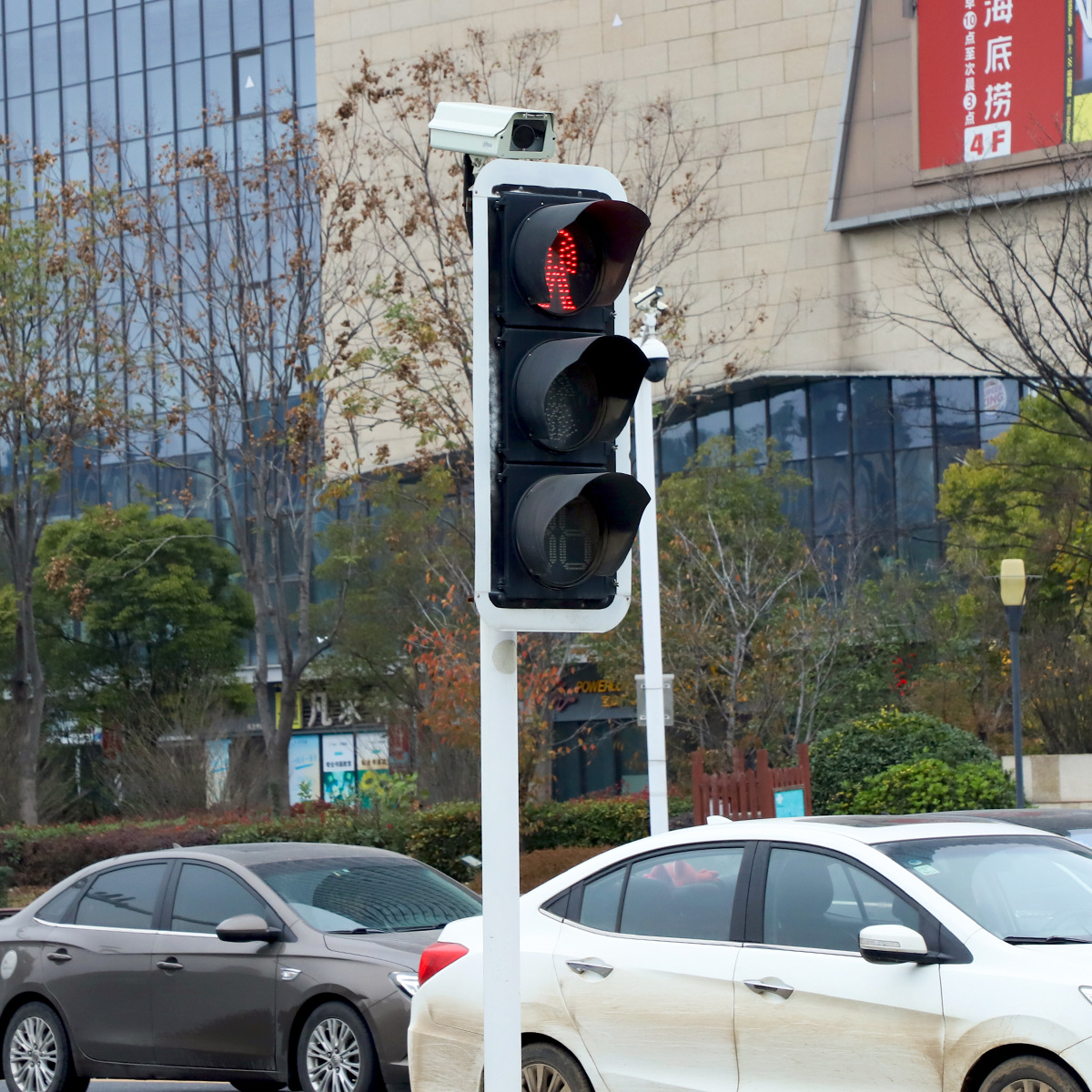 Traffic signal light pole L-shaped octagonal road monitoring pole traffic red and green light pole warning sign pole manufacturer supply