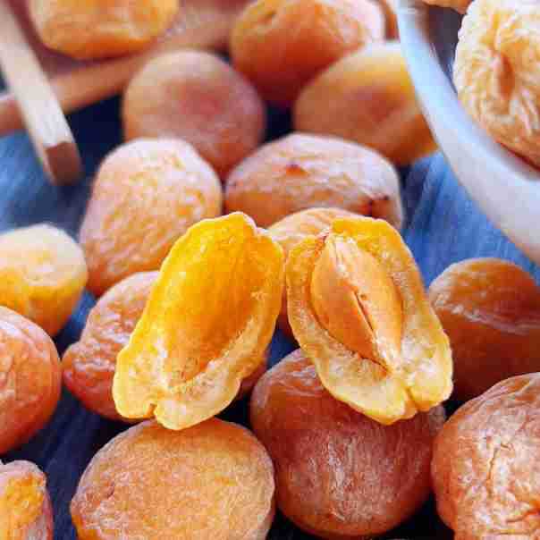 Small White Dried Apricot Xinjiang Special Natural Dried Fruit Kuche Small White Dried Apricot Bumper Tree Hanging Dried Apricot Farm Dried Apricot