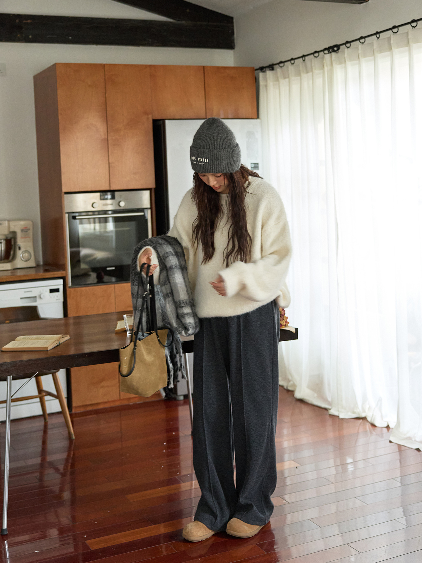 Plus Size Women's Herringbone Wide-Leg Pants, Thick, Soft and Waxy, Simple Drawstring Straight Pants, High-Waisted Korean Casual Pants