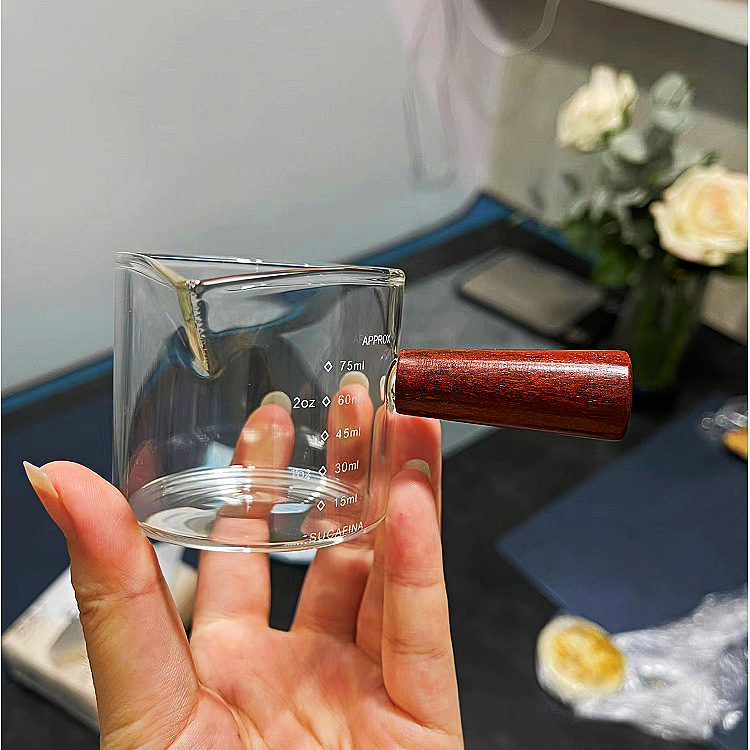 High borosilicate glass wooden handle small milk cup small milk pot sauce saucer wooden handle milk pot mini seasoning dip saucer coffee maker