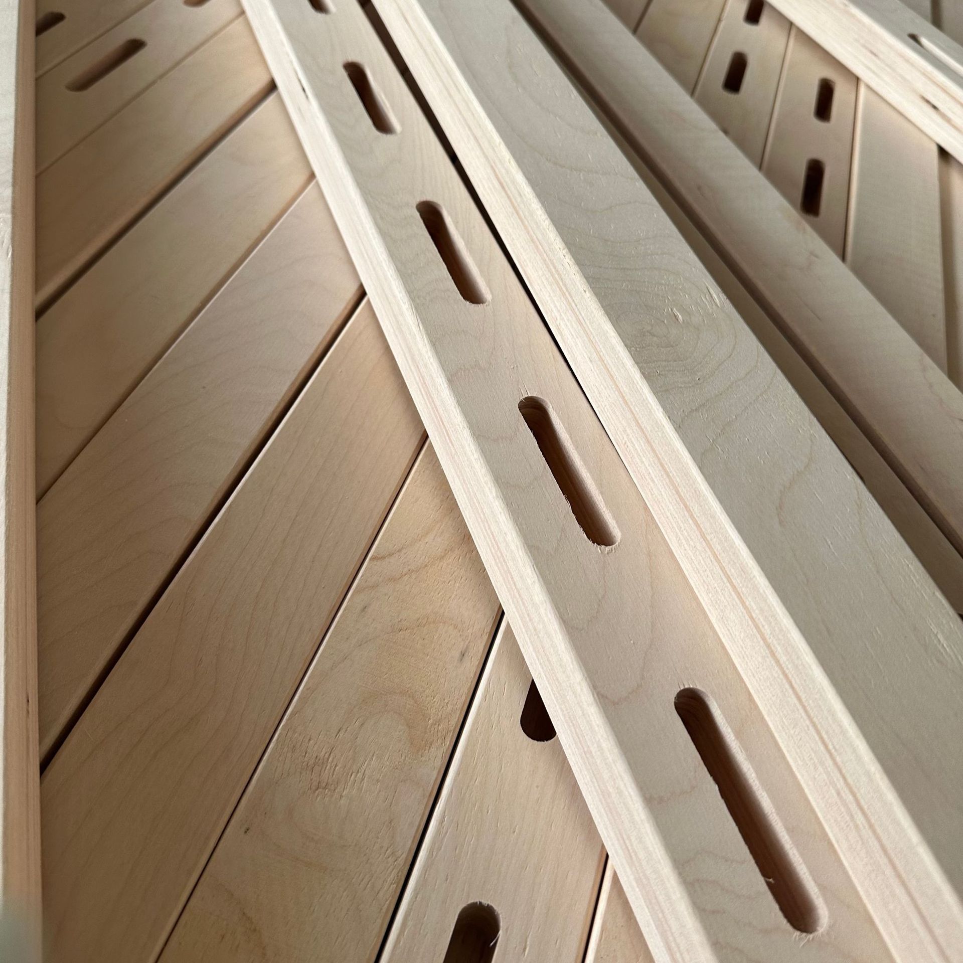 Factory Direct Supply of Birch Bed Slats, Multi-Layer Row Frame Furniture Bed Slats, Bed Brackets, Wooden Bed Frame Frames