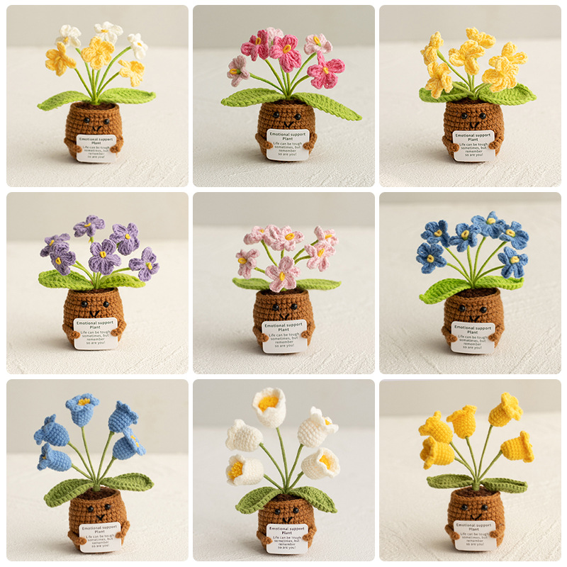 Позитивная вязаная цветочная композиция в горшке ручной работы