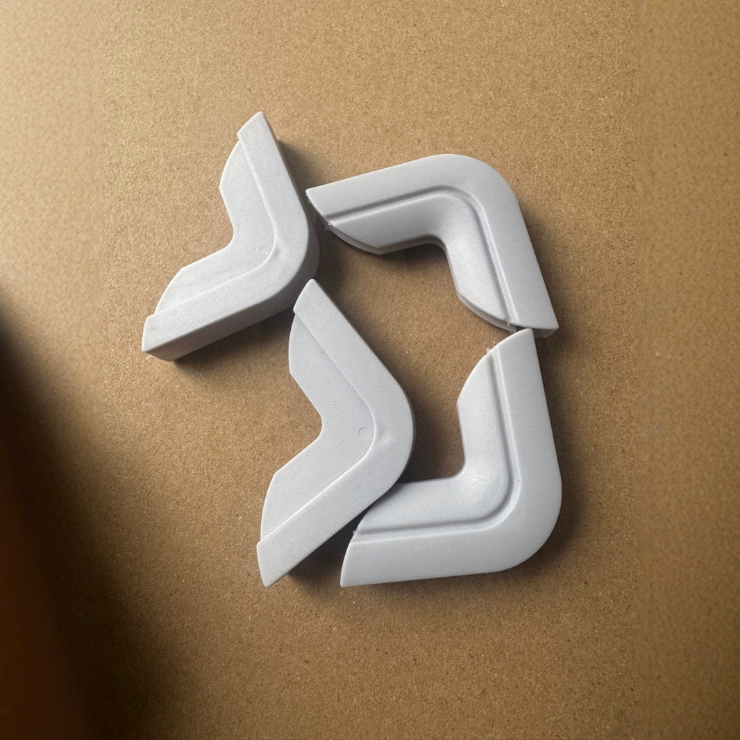 Hanging household magnetic whiteboard green board accessories single-sided blackboard double-sided corner protector plastic sun island corner manufacturers