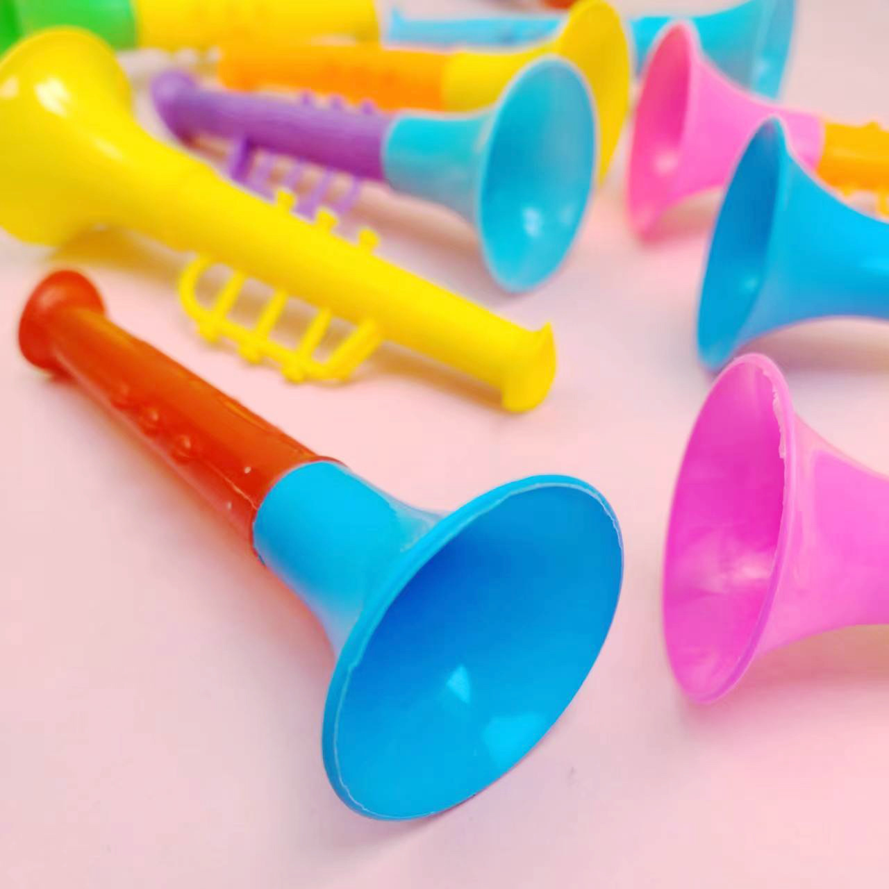 Children's small toy double section small trumpet blowing plastic toy cartoon mini trumpet blowing instrument small gift