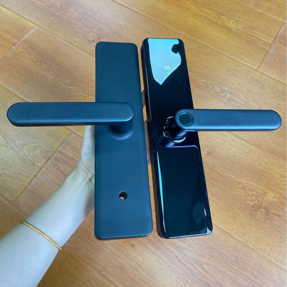 Ttlock Smart Bluetooth Wifi Password Fingerprint Lock for Hotel, Apartment, Homestay, and Rental Room