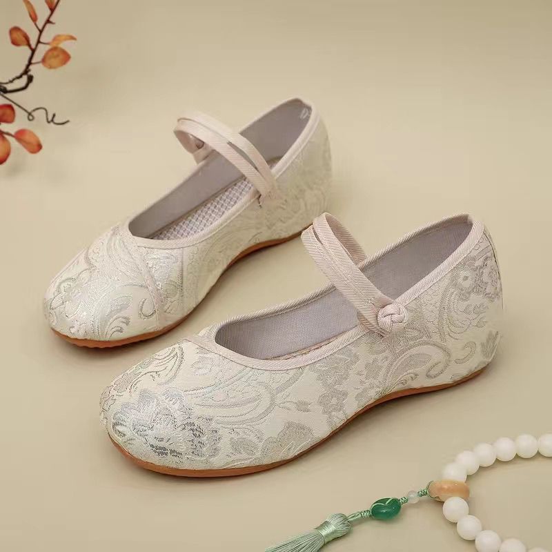 Chinese Style New Beijing Cloth Shoes Retro Silks and Satins Pearl Embroidered Shoes Ethnic Dance Soft Sole Ancient Style Han Dynasty