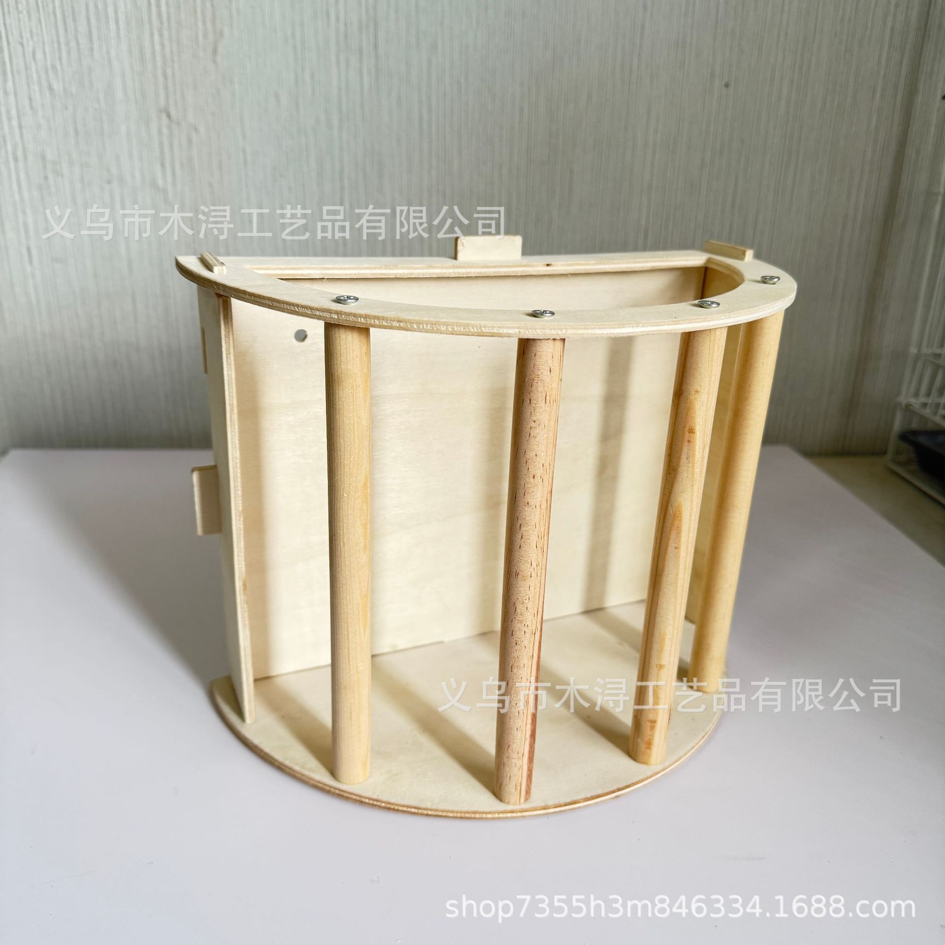 Cross-border Pet Supplies Wooden Rabbit Feeder Rabbit Herbivore Rack Hanging Cashmere Mouse Grass Feeder Guinea Pig Hay Rack