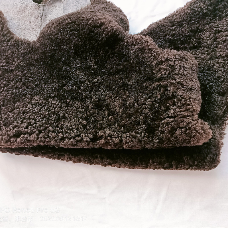 Factory wholesale Australian pure wool sofa cushion fur one whole sheepskin carpet curled shearskin