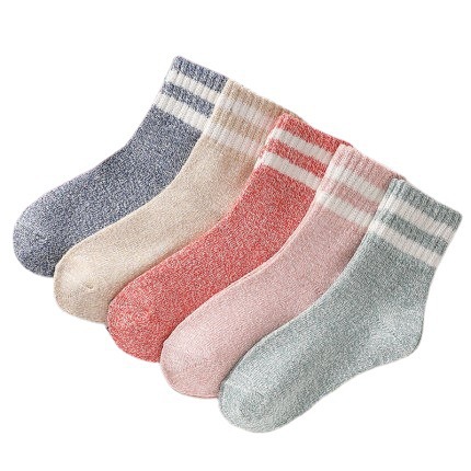Haining Wool Socks and Yarn Socks Factory Provides Production of Various Rabbit-Themed Warm Socks, Finished Products with Added Warmth and Thickness