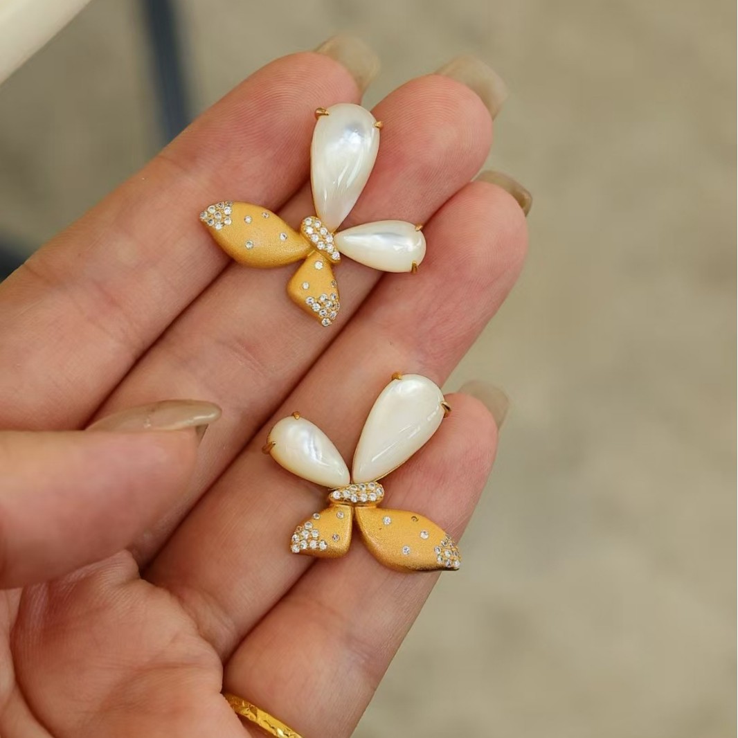 S925 Silver Natural White Mother-Of-Pearl Butterfly Earrings Ins Style Earrings Niche Light Luxury Earrings Wholesale Women's Vintage Style