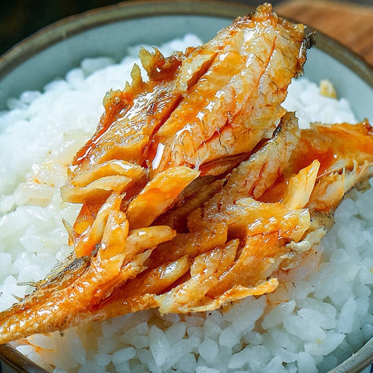 Spiced spicy yellow croaker canned factory wholesale braised spicy seafood hairtail tuna herring cooked rice