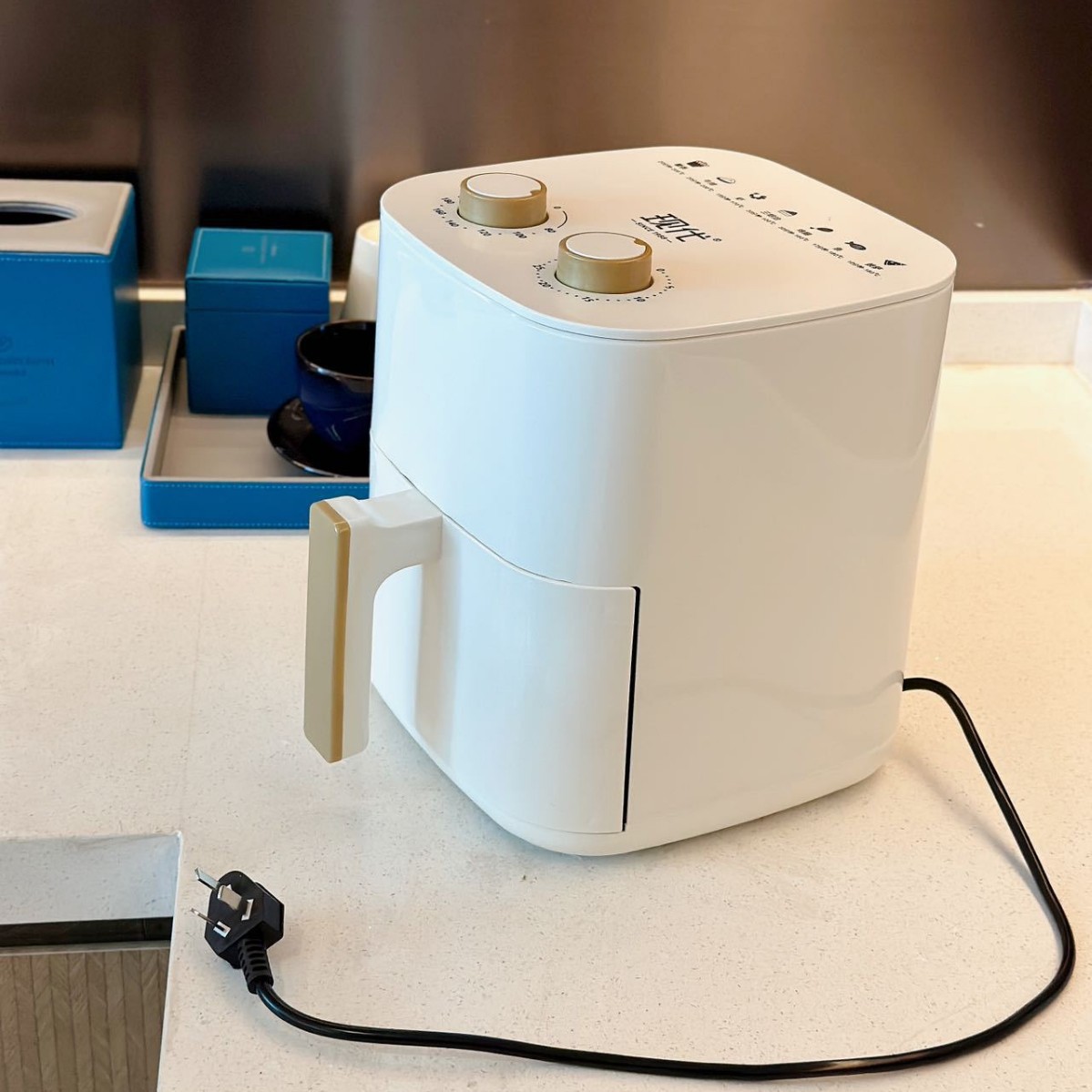 New Modern Air Fryer Household Multifunctional Large Capacity Electric Fryer French Fries Machine Can Be Sold as Gifts Wholesale