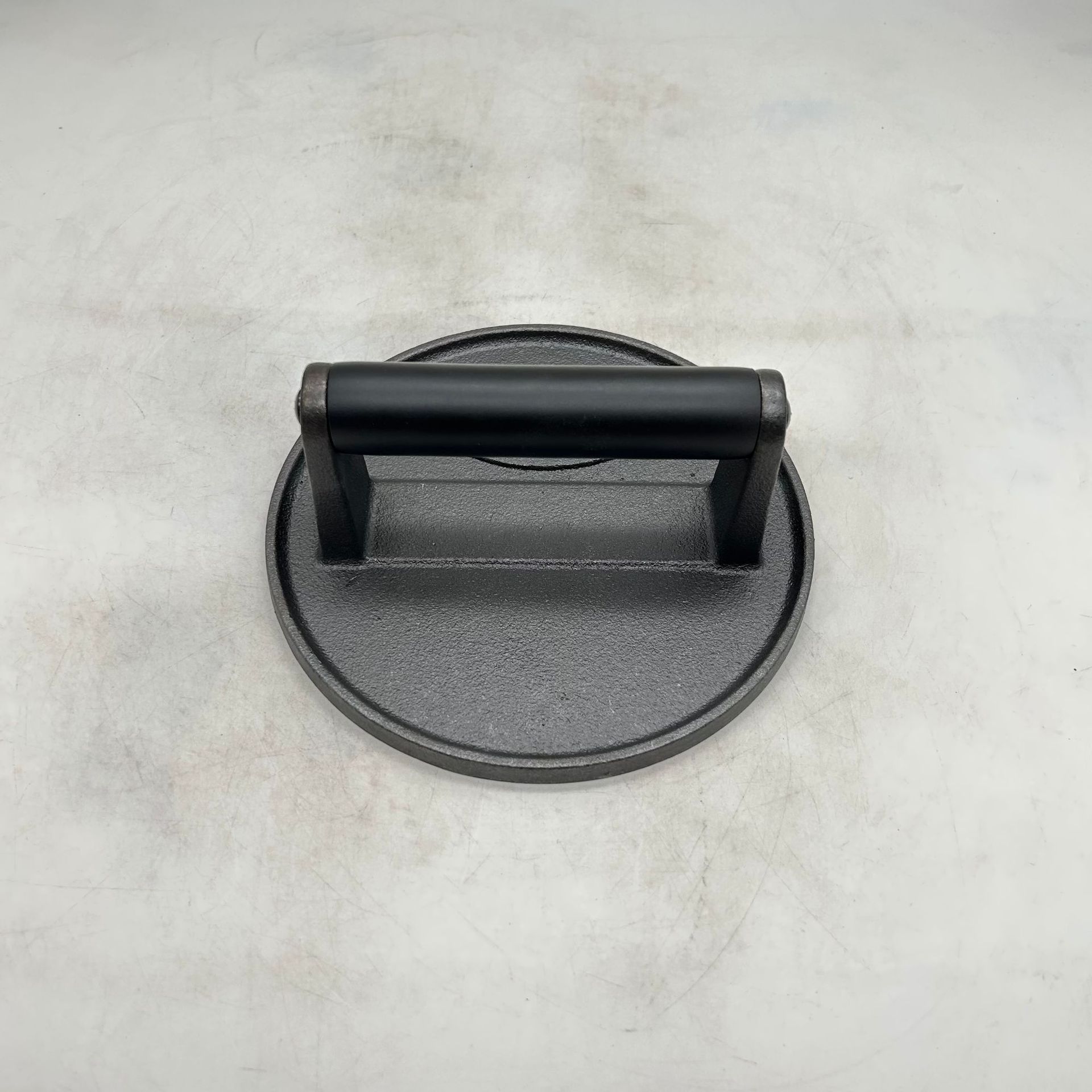 Cast iron round meat press 16.5cm flat bottom meat press outdoor picnic barbecue uncoated meat press