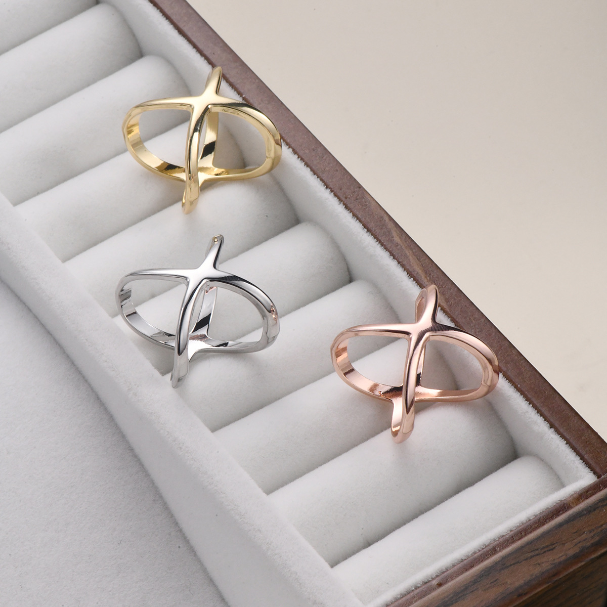 Silk scarf buckle simple T-shirt hem knotted corner buckle bow fashion all-match buckle female high-grade brooch wholesale