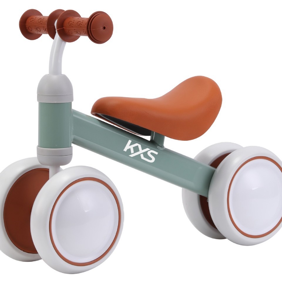 Amazon Cross-border Four-wheel Balance Car Flash Four-wheel Slide Car 1-3 Years Old toddler Export Small Four-wheel