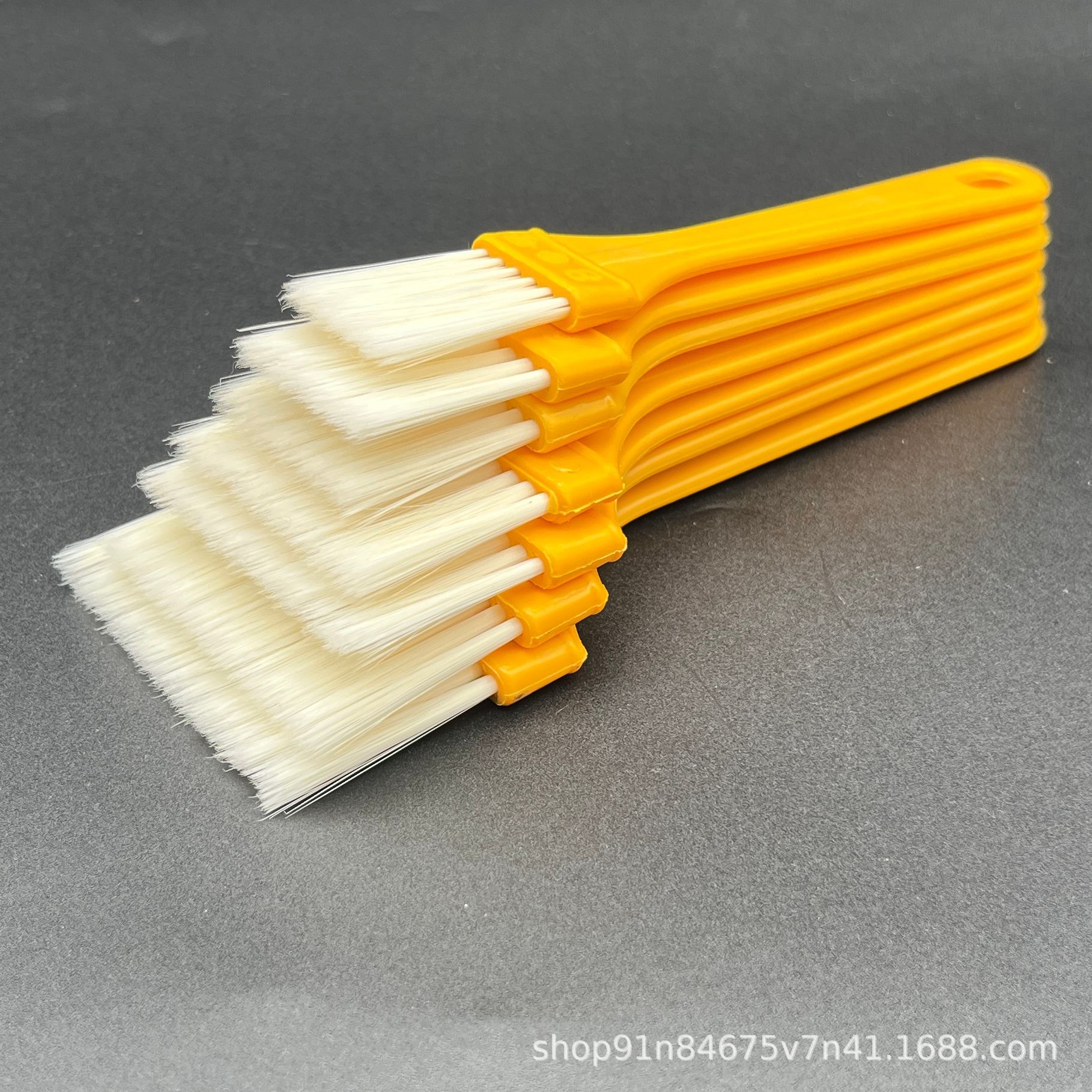 This price is made of flat silk, packaged with wholesale barbecue brush kitchen pancake household oil brush baking