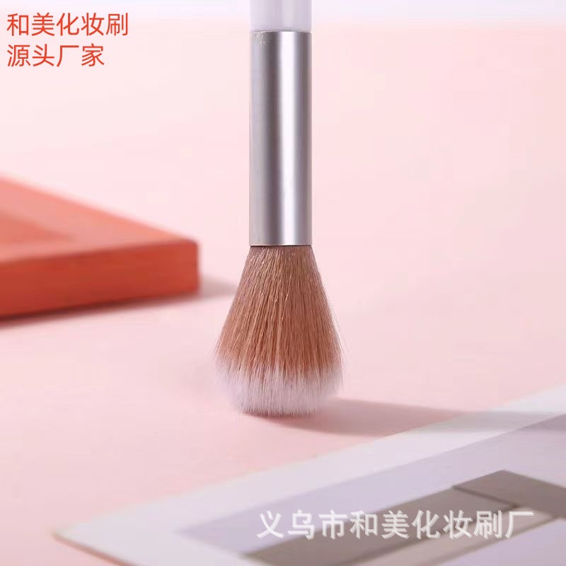 Single Little Odin Blush Brush Highlight Brush Loose Powder Brush Beauty Portable Soft-Bristled Makeup Brush Contouring Brush