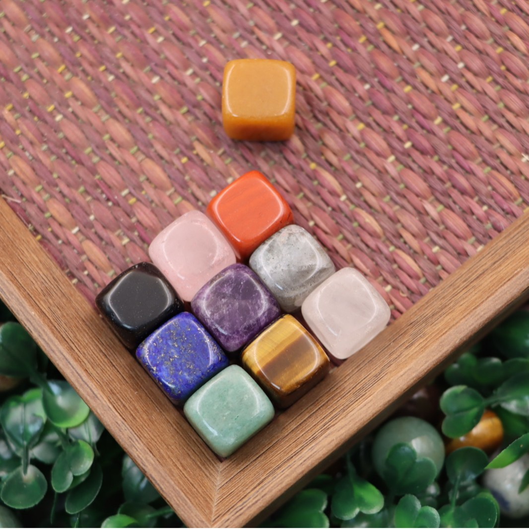 Natural Crystal Seven Color Stone Square Stone Polished Crystal Agate Sugar Small Ornaments Stone Spar