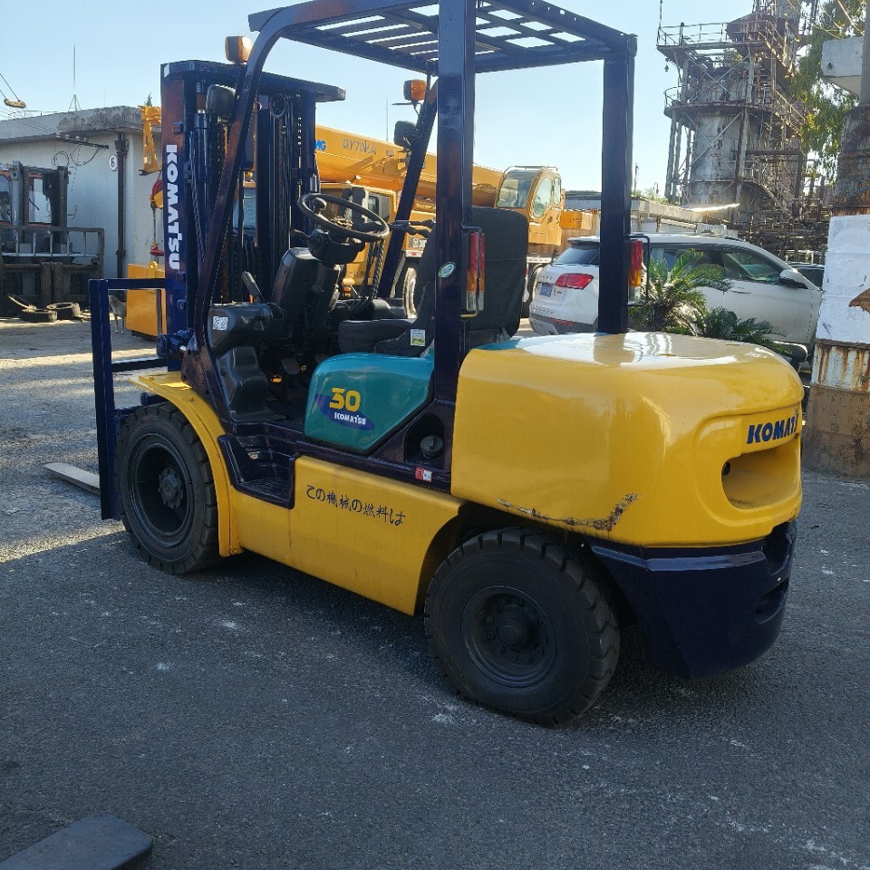 Supply of New and Second-Hand Komatsu 3-Ton Three-Section Mast Diesel Forklifts 4.5m